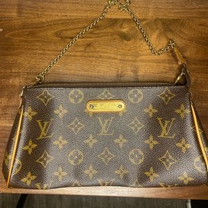 LV side purse